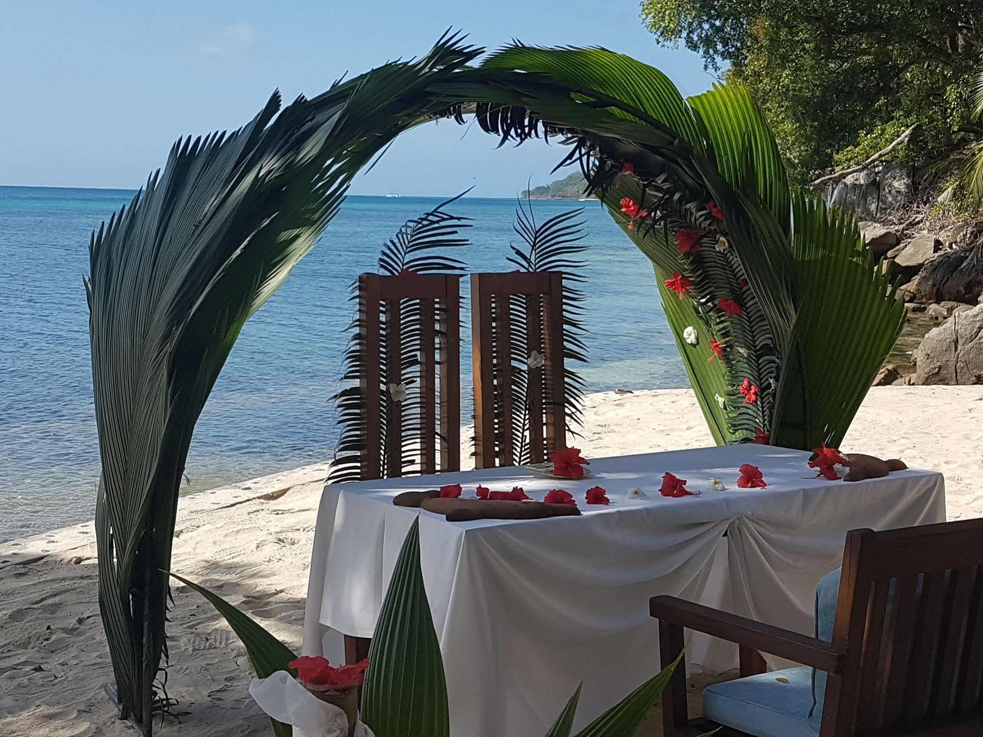 Cerf Island Resort Round Island Ngoại thất bức ảnh